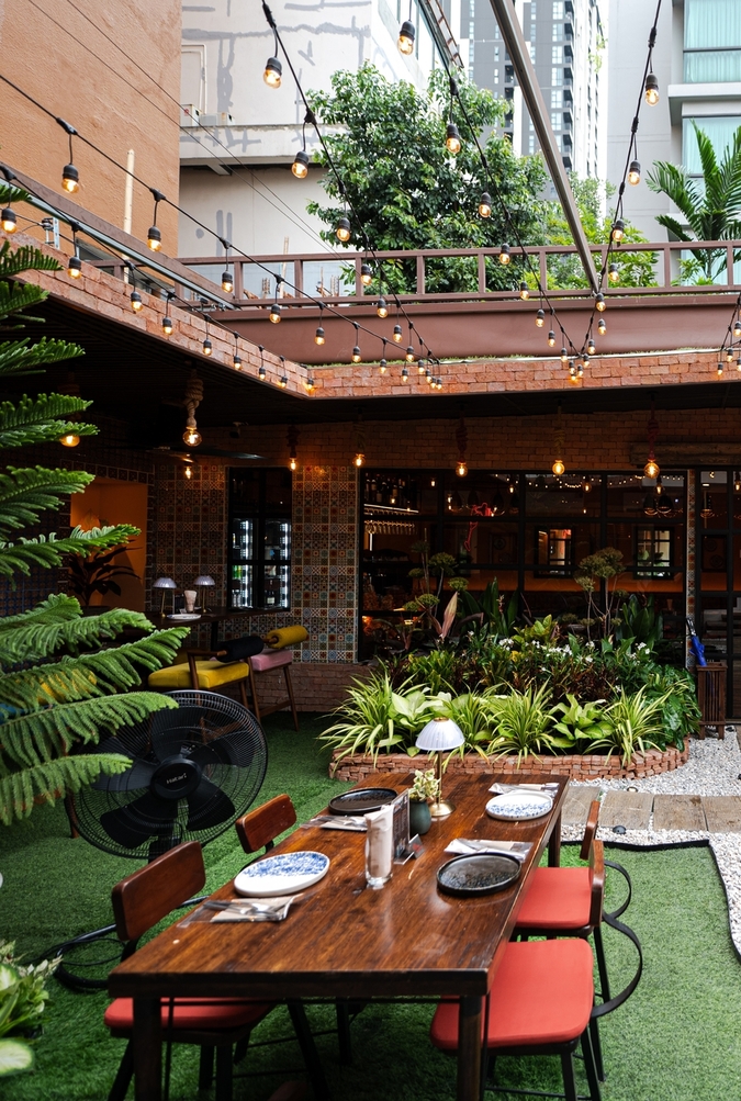 Exterior View of El Tapeo Spanish Eatery & Wine Bar
